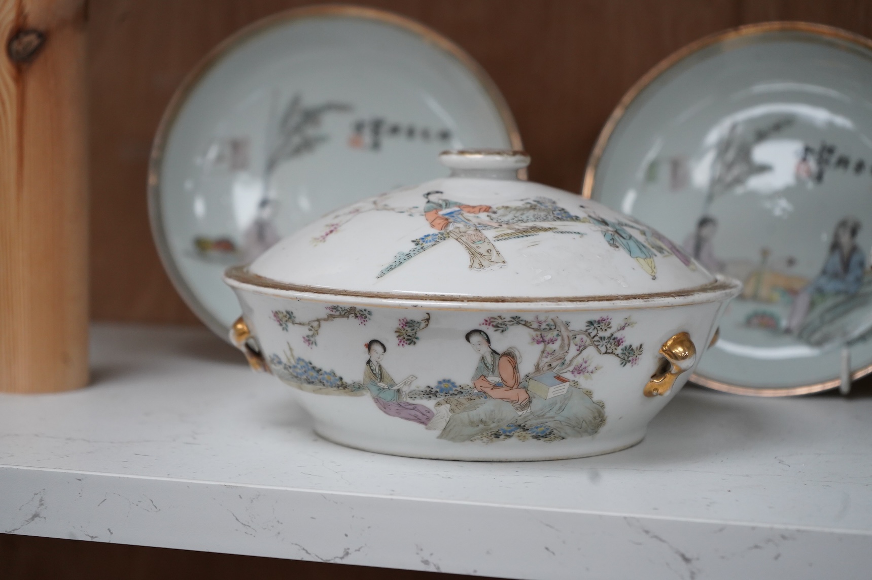A Chinese Republic period famille rose stacking box, two dishes and a bowl and cover, largest 14cm
